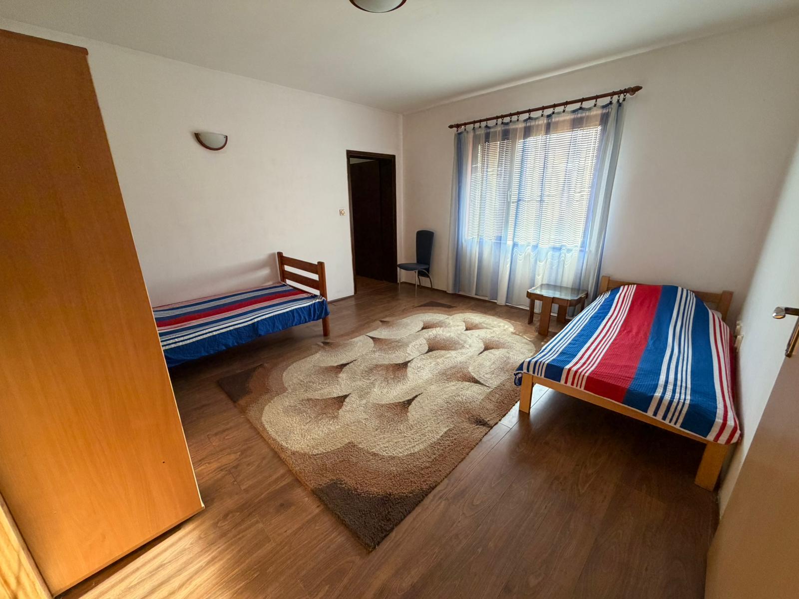 Soba sa kuhinjskim elementima