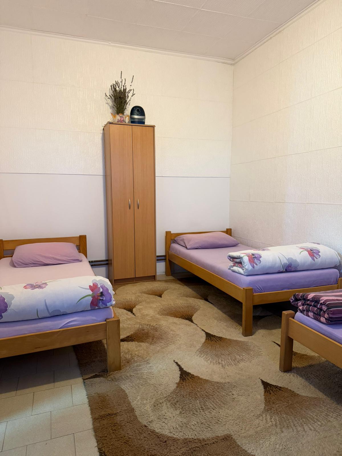 Soba za odmor sa TV-om i foteljama